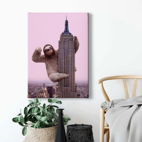 Bricoflor Ausgefallenes Leinwand Bild Mit Faultier Skyline Wandbild Mit New York Motiv Ideal Für Schlaf Und Wohnzimmer Besonderes Tier Bild In Rosa