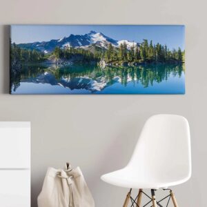Bricoflor Bild Mit Berglandschaft Wandbild Mit Bergsee Ideal Für Wohnzimmer Und Schlafzimmer Leinwandbild Mit Bergen An See In Blau Und Grün