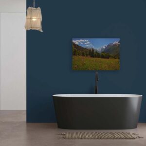 Bricoflor Deko Bild Mit Berglandschaft Wandbild Mit Alm Motiv Romantisch Leinwandbild Mit Alpen Und Blumenwiese In 120 X 80 Cm
