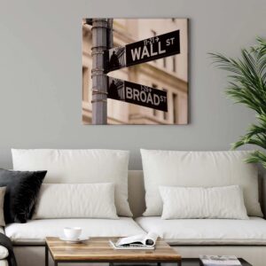 Bricoflor Wallstreet Bild Auf Leinwand Straßenschild Bild Mit New York Motiv In Schwarz Und Beige Wohnzimmer Und Büro Wandbild Im Urbanen Stil
