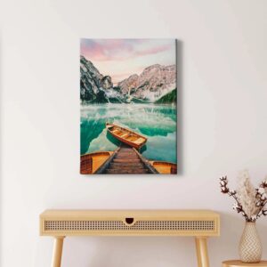 Bricoflor Wandbild Mit Bergsee Leinwand Bild Mit Steg An See Für Schlafzimmer Hochformat Bild Mit Berglandschaft Und Booten In Türkis Und Rosa